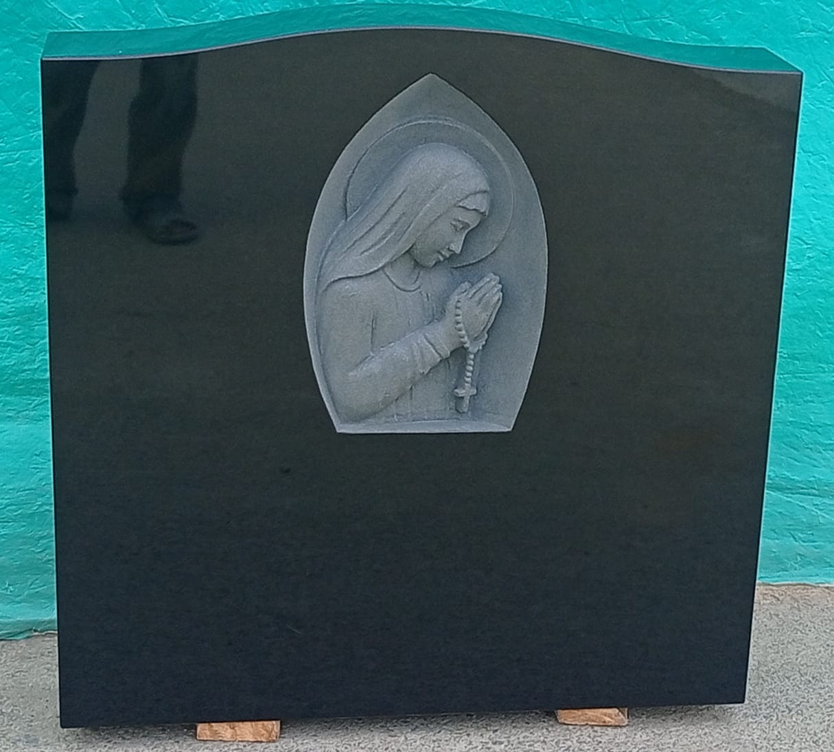 Black Polished Serp Top Granite Monument
